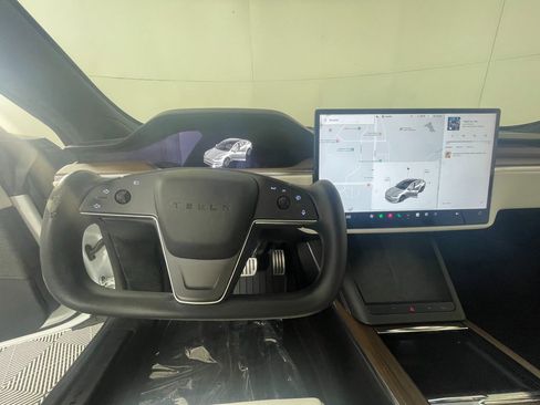 Used 2023 Tesla Model S Standard Range image 19