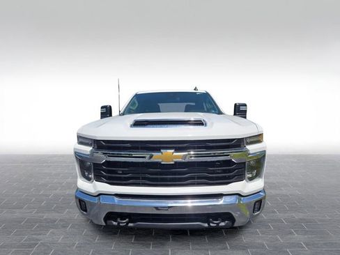 Used 2025 Chevrolet Silverado 2500 LT AWD/4WD image 2