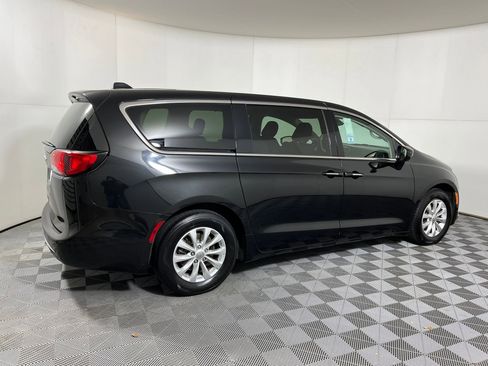 Used 2019 Chrysler Pacifica Touring Plus image 18