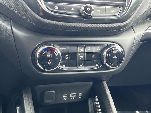 Used 2021 Chevrolet TrailBlazer LT w/ Convenience Package image 19