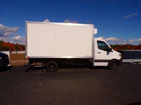 Used 2024 Mercedes-Benz Sprinter 3500 image 9