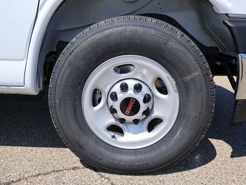 New 2026 GMC Savana 2500 image 23