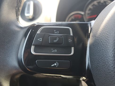 Used 2019 Volkswagen Beetle 2.0T SE FWD image 28