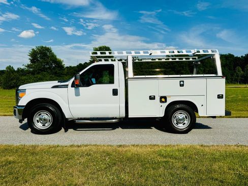 Used 2016 Ford F250 XL w/ Power Equipment Group RWD image 1