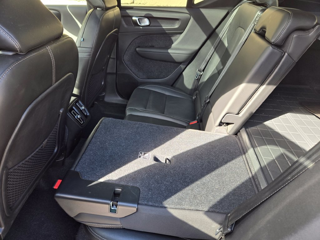 Used 2024 Volvo XC40 B5 Plus w/ Protection Package Premier AWD/4WD image 34