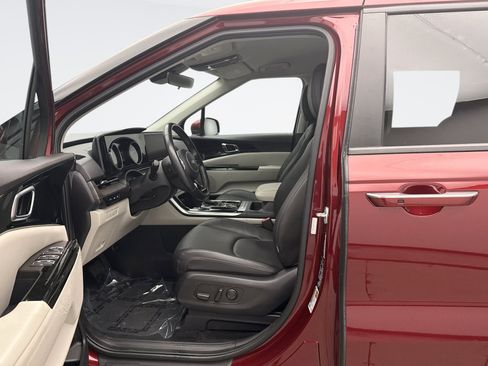 Used 2024 Kia Carnival EX FWD image 11