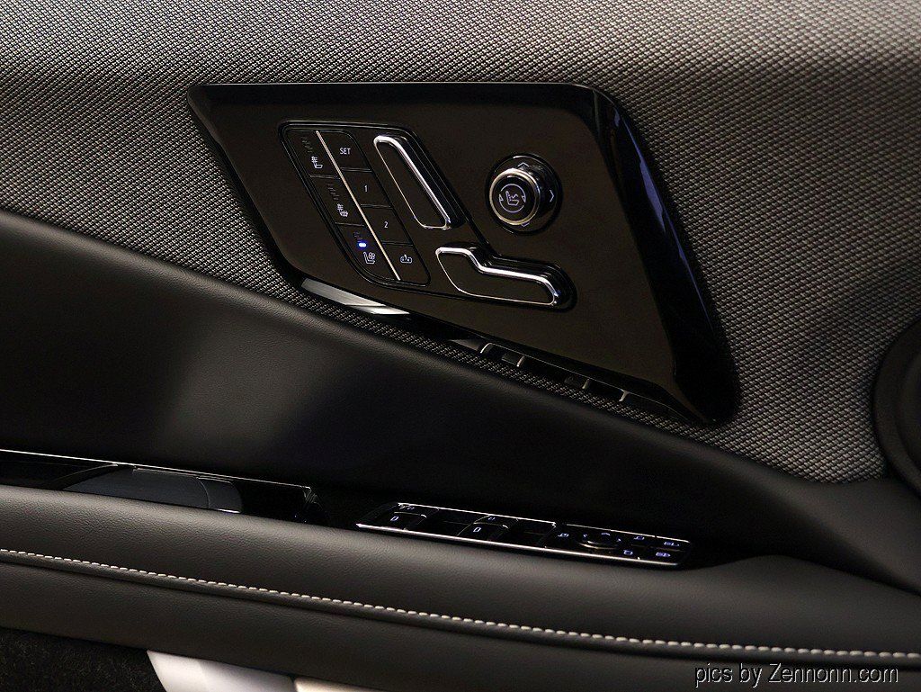 Used 2025 Cadillac Optiq Luxury 2 w/ LPO, Floor Liner Package AWD/4WD image 27