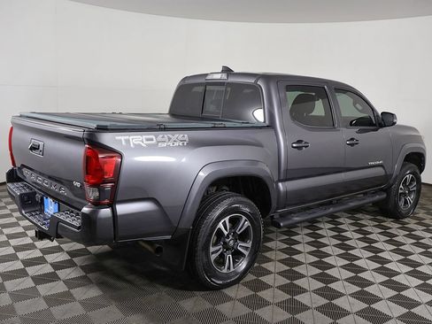 Used 2018 Toyota Tacoma TRD Sport AWD/4WD image 8