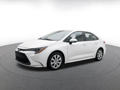 Used 2025 Toyota Corolla LE FWD image 3