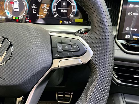 New 2026 Volkswagen Tiguan SE R-Line image 18