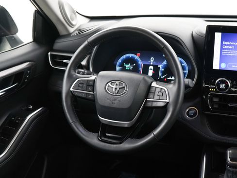 Used 2024 Toyota Highlander Limited AWD/4WD image 15