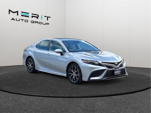 Used 2023 Toyota Camry SE image 1