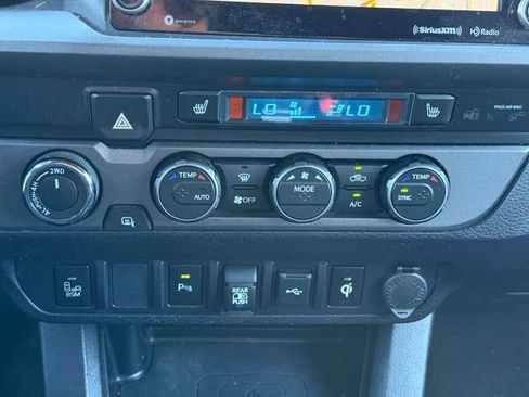 Used 2021 Toyota Tacoma TRD Off-Road w/ TRD Premium Off Road Package AWD/4WD image 21