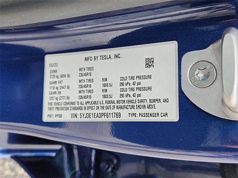 Used 2023 Tesla Model 3 Standard Range image 15