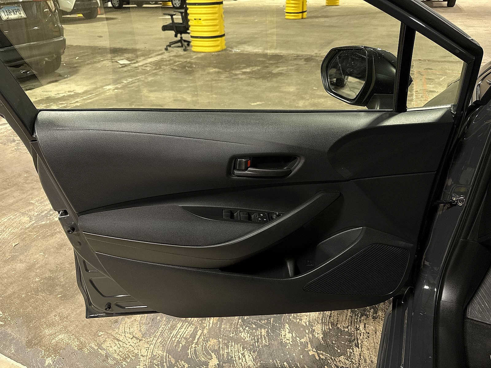 Used 2023 Toyota Corolla LE w/ Carpet Mat Package (TMS) FWD image 28