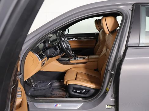 Used 2022 BMW 750i xDrive w/ Executive Package AWD/4WD image 34