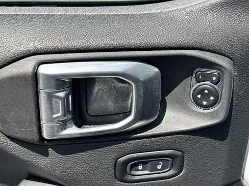 Used 2021 Jeep Gladiator Overland AWD/4WD image 21