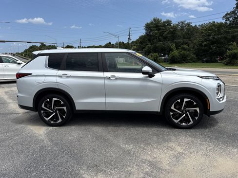 Used 2023 Mitsubishi Outlander SE AWD/4WD image 6