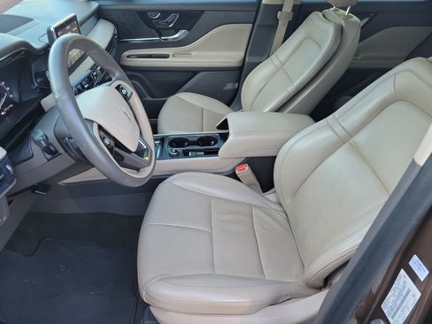 Used 2022 Lincoln Corsair FWD w/ Premium Package image 9