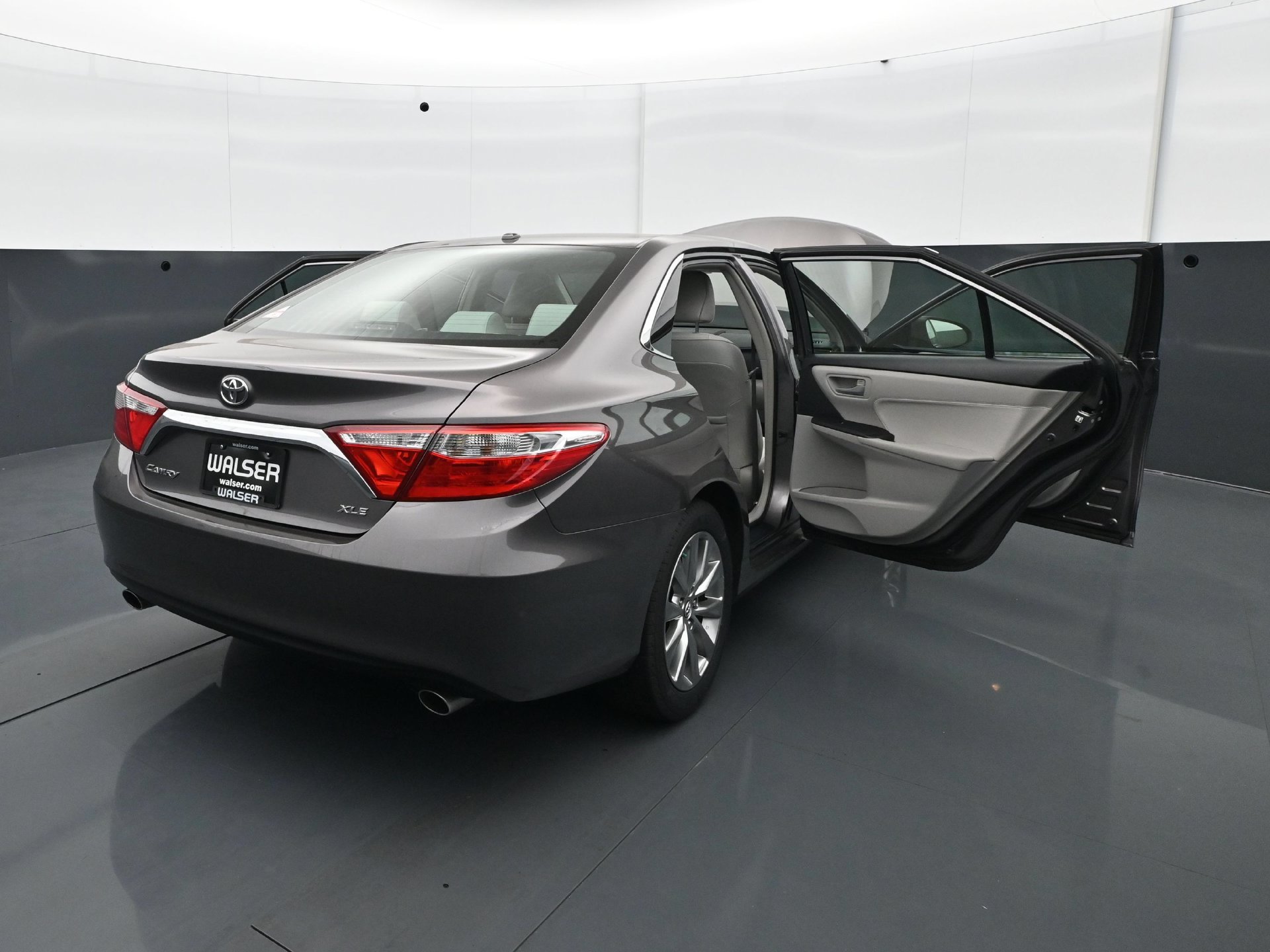 Used 2015 Toyota Camry XLE FWD image 31