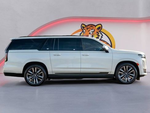 Used 2022 Cadillac Escalade ESV Sport Platinum RWD image 4