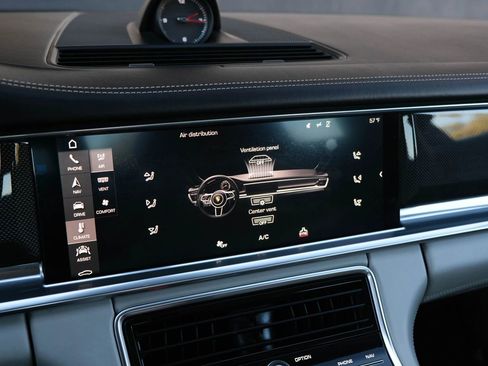 Used 2017 Porsche Panamera Turbo w/ Carbon Fiber Interior Package image 40