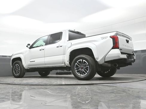 Used 2024 Toyota Tacoma TRD Sport AWD/4WD image 29