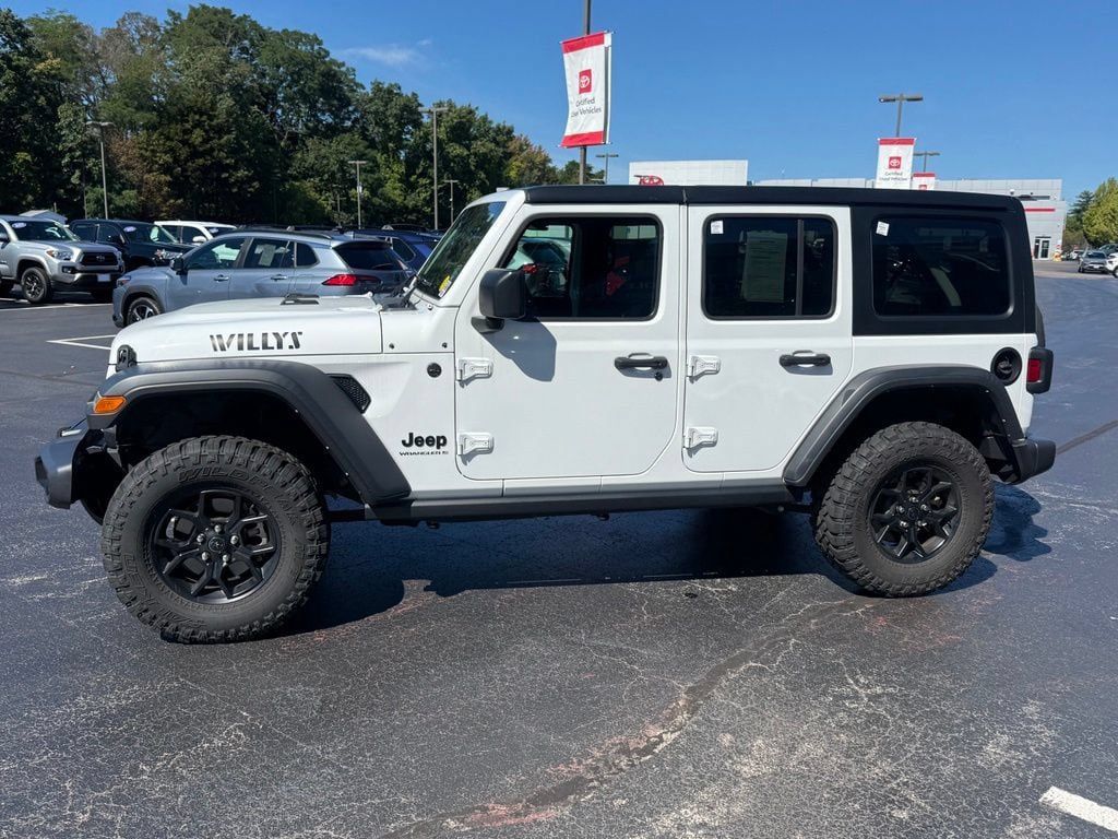 Used 2024 Jeep Wrangler Unlimited Sport AWD/4WD image 3