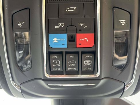 Used 2023 Jeep Grand Cherokee L Limited image 23