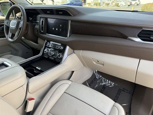 Used 2023 GMC Yukon XL Denali image 43