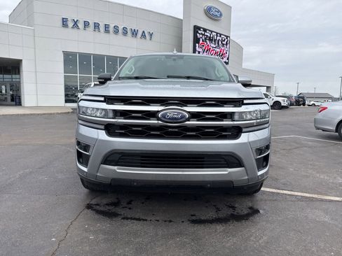 Used 2024 Ford Expedition Limited image 2