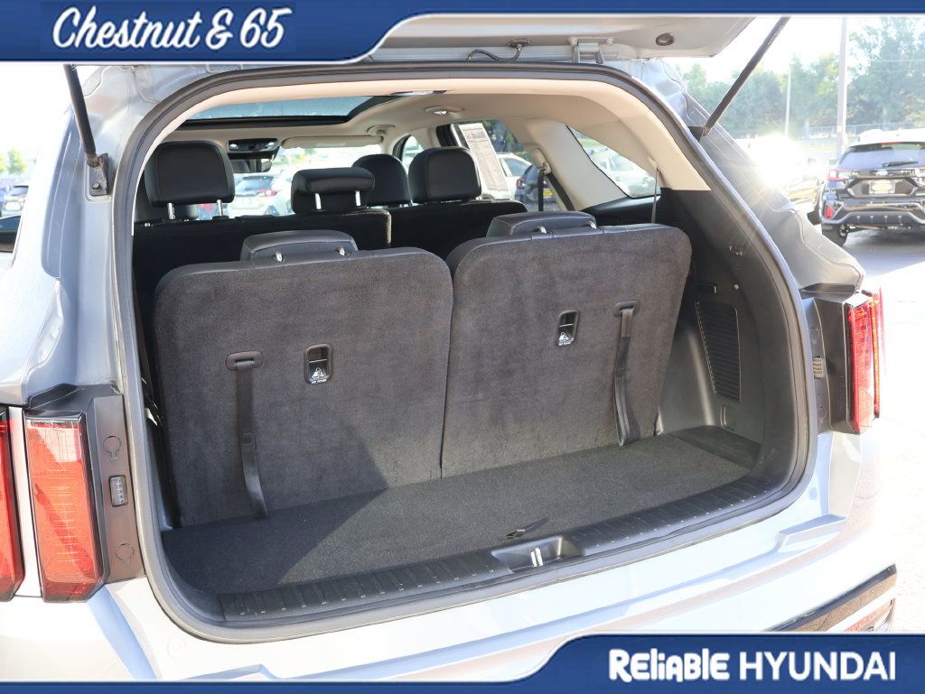 Used 2023 Kia Sorento S w/ Panoramic Sunroof Package FWD image 16