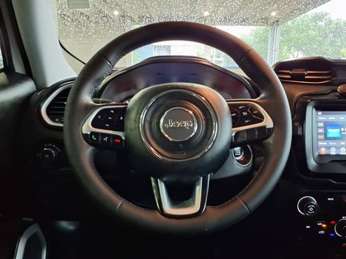 Used 2021 Jeep Renegade Latitude FWD image 14