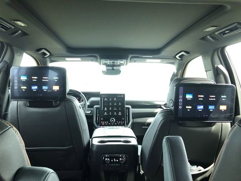 Used 2025 GMC Yukon AT4 w/ AT4 Premium Plus Package AWD/4WD image 21