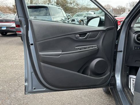 Used 2021 Hyundai Kona SEL w/ Winter Weather Package image 11