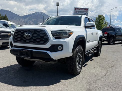 Used 2020 Toyota Tacoma TRD Off-Road w/ Technology Package AWD/4WD image 16