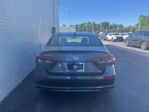 Used 2023 Honda Civic Touring image 3