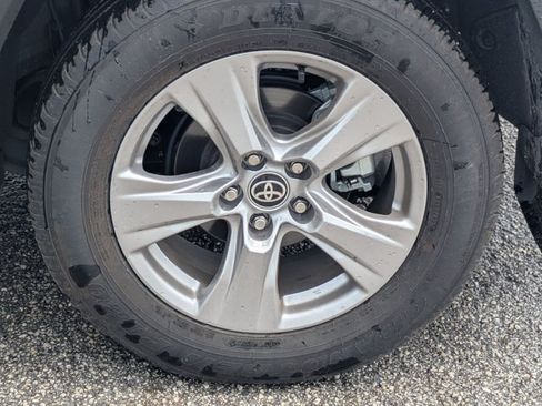 Used 2025 Toyota RAV4 XLE w/ Convenience Package FWD image 15