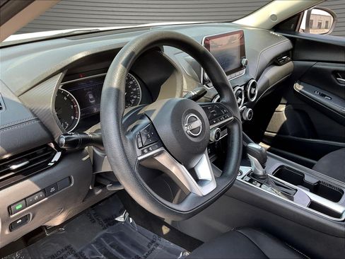 Used 2025 Nissan Sentra SV FWD image 17