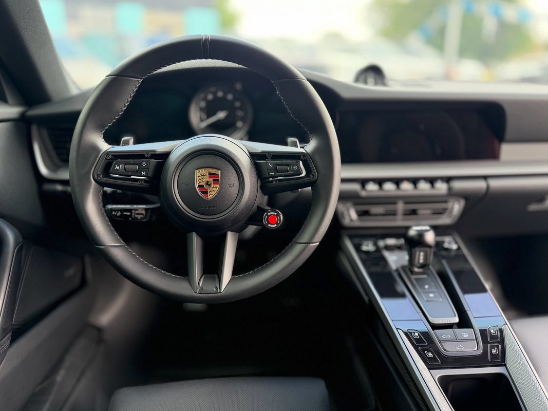 Used 2024 Porsche 911 Carrera RWD image 11