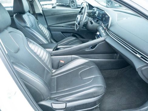Used 2025 Hyundai Elantra Limited image 37