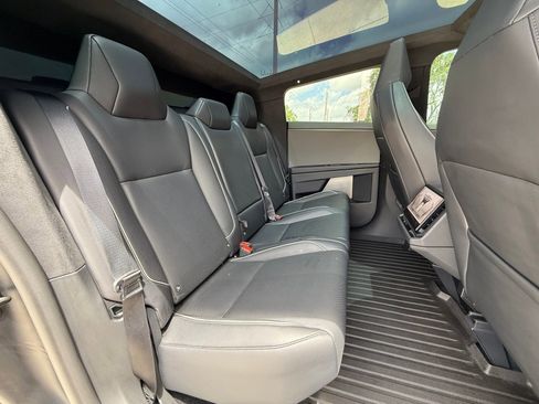 Used 2024 Tesla Cybertruck AWD Crew Cab image 18