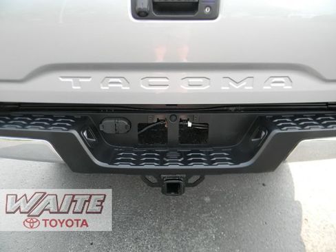 Used 2021 Toyota Tacoma TRD Off-Road AWD/4WD image 6