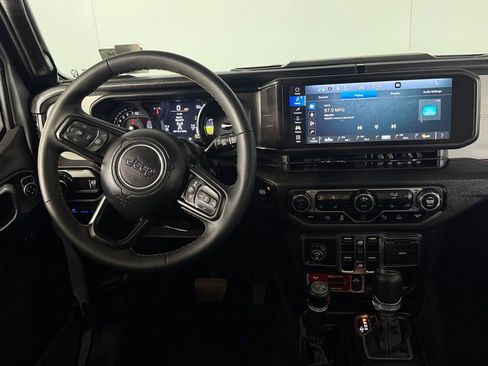 Used 2024 Jeep Wrangler Unlimited AWD/4WD image 14
