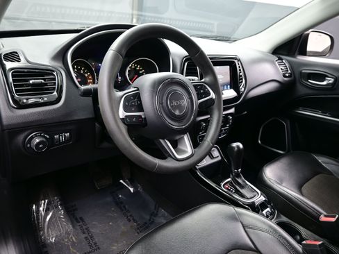 Used 2021 Jeep Compass Latitude FWD image 12