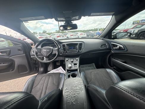 Used 2016 Chrysler 200 S FWD image 12