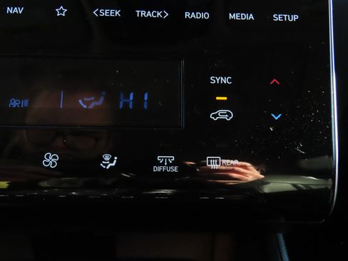 Used 2023 Hyundai Tucson Limited w/ Cargo Package image 28