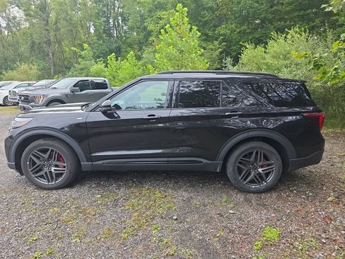Used 2025 Ford Explorer ST-Line w/ ST-Line Street Pack AWD/4WD image 4