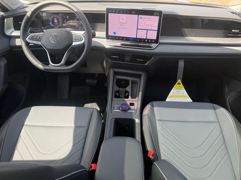 New 2026 Volkswagen Tiguan SE FWD image 15