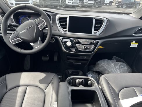 New 2026 Chrysler Voyager LX image 14